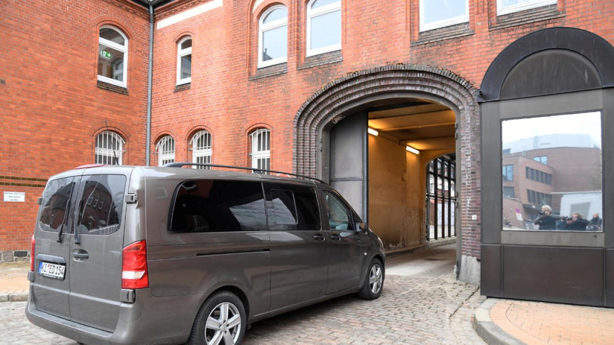 La policia alemanya porta Puigdemont a la presó de Neumünster