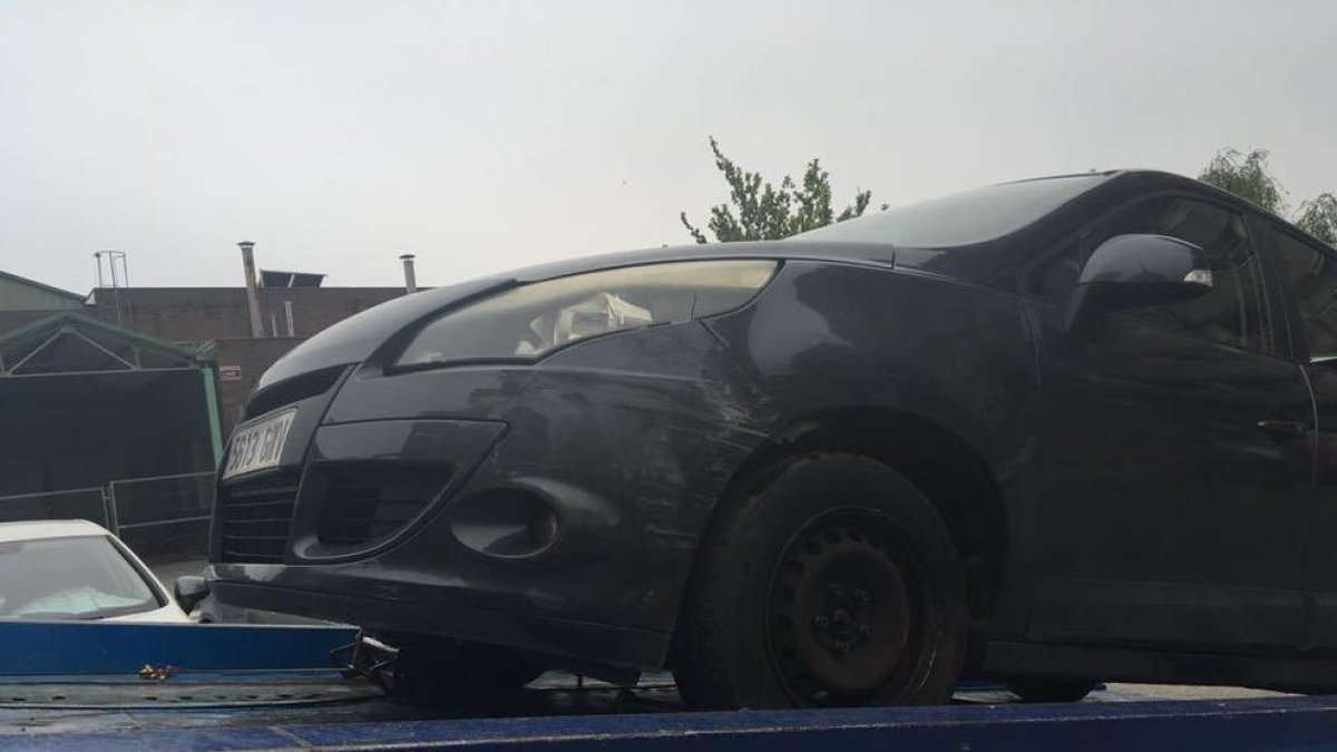 «Venia en contra direcció, ens va colpejar i va fugir sense atendre'ns»