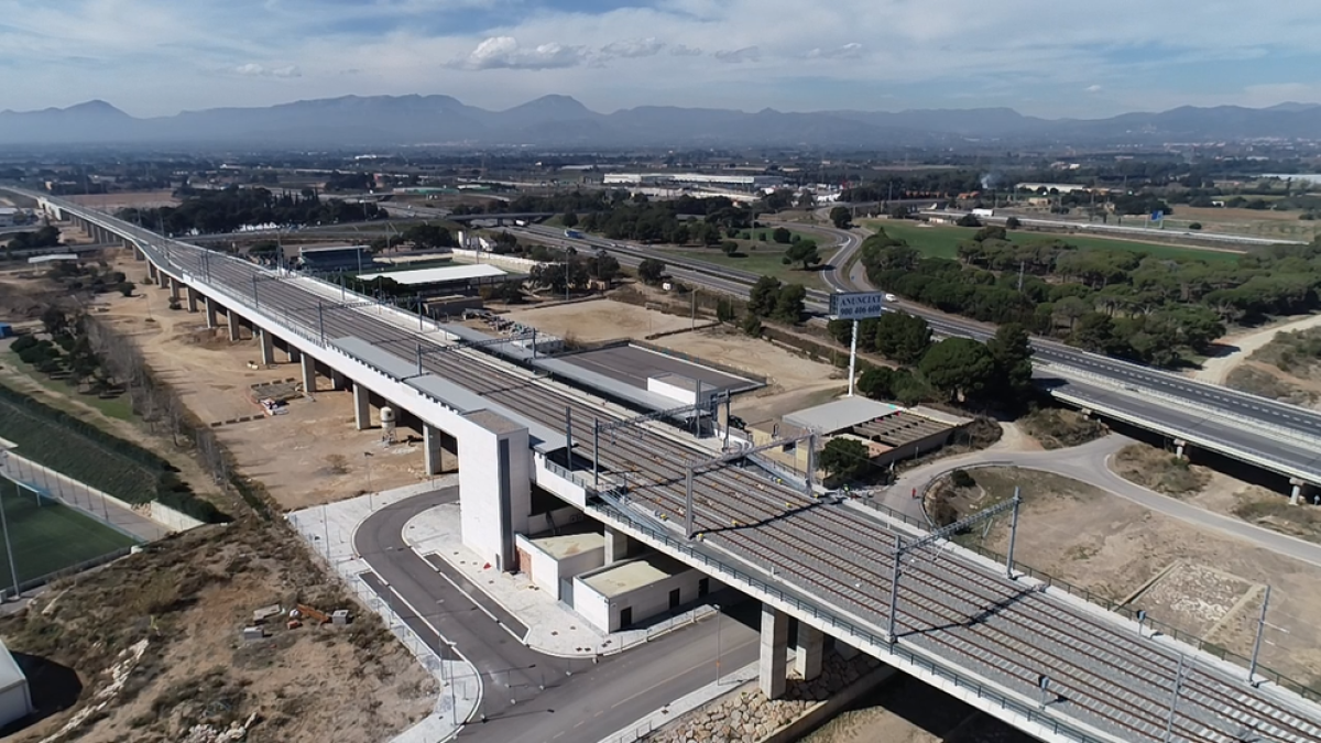 La nova estació de Cambrils pren forma mentre la via està en proves