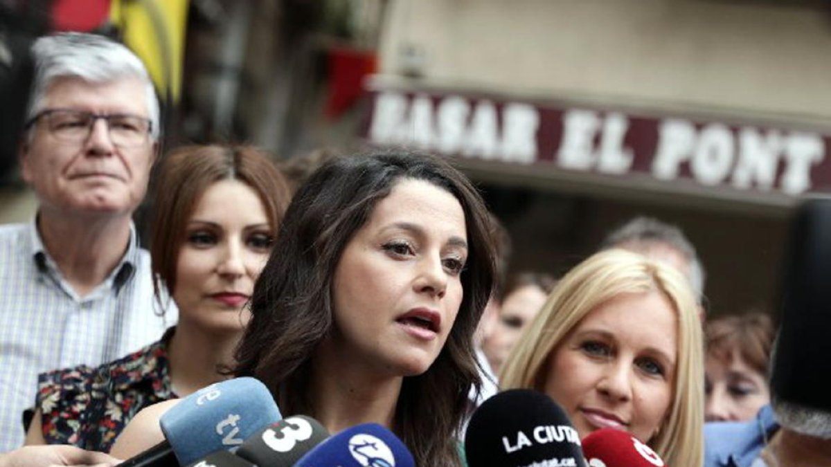 Inés Arrimadas: «Els congressos de Convergència sempre acaben igual, amb un nou nom i amb més divisió interna»