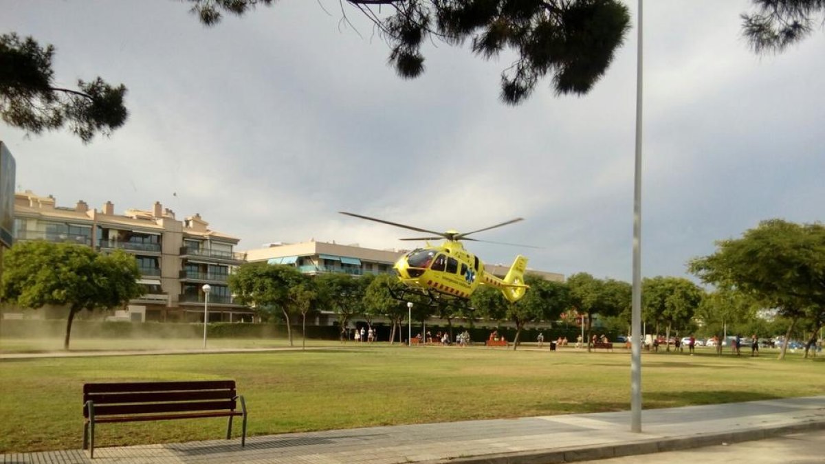 L'aterratge d'un helicòpter del SEM crea gran expectació a Vilafortuny