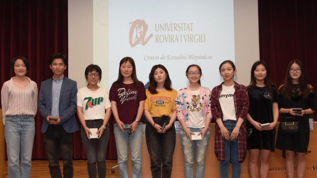 La URV se ha diplomado 137 estudiantes chinos de español este curso