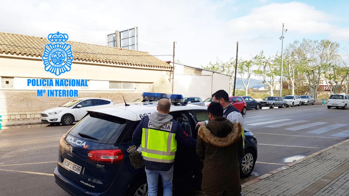 Detenido en Deltebre un hombre huido de la justicia por un intento de homicidio en Zaragoza