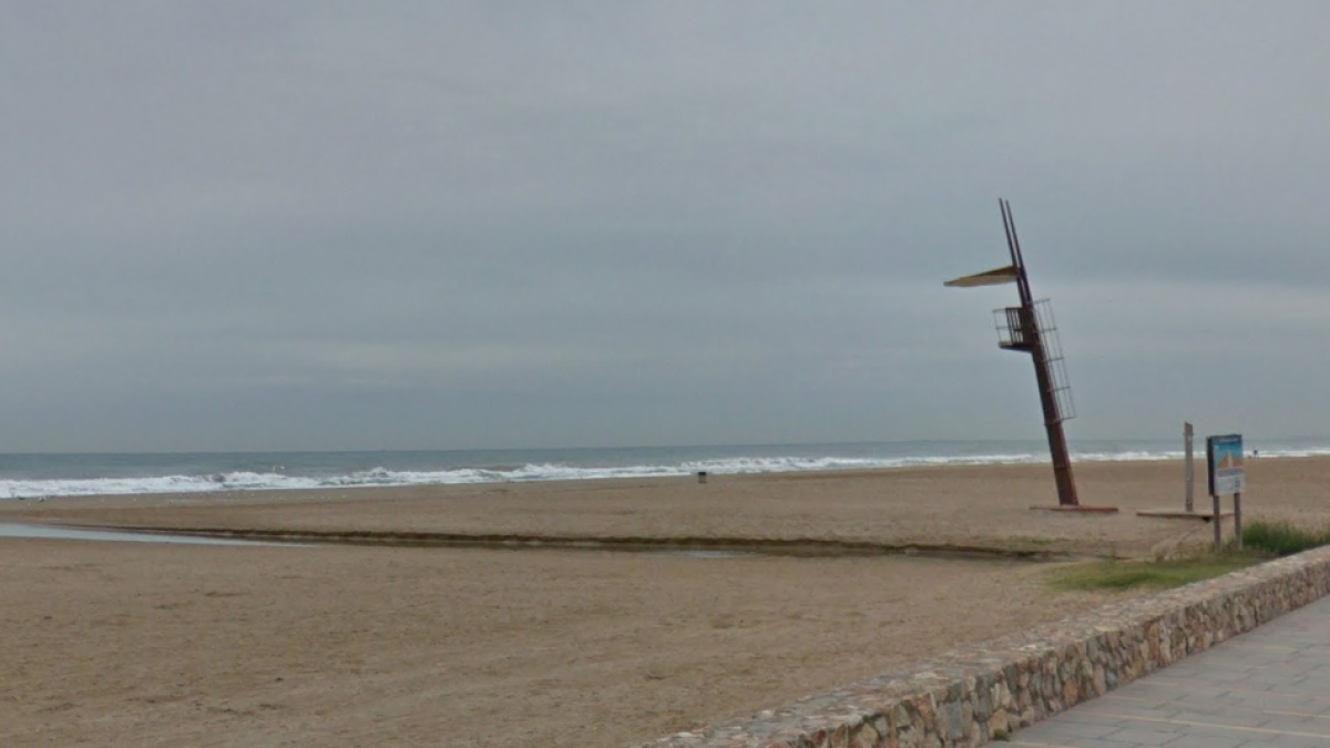 En estat greu un home de 81 anys després d'ofegar-se a la platja de Calafell