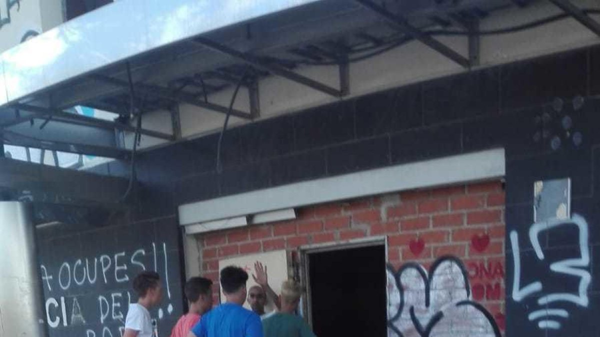 Alertan de la entrada de menores a la residencia ocupada de Vilafortuny