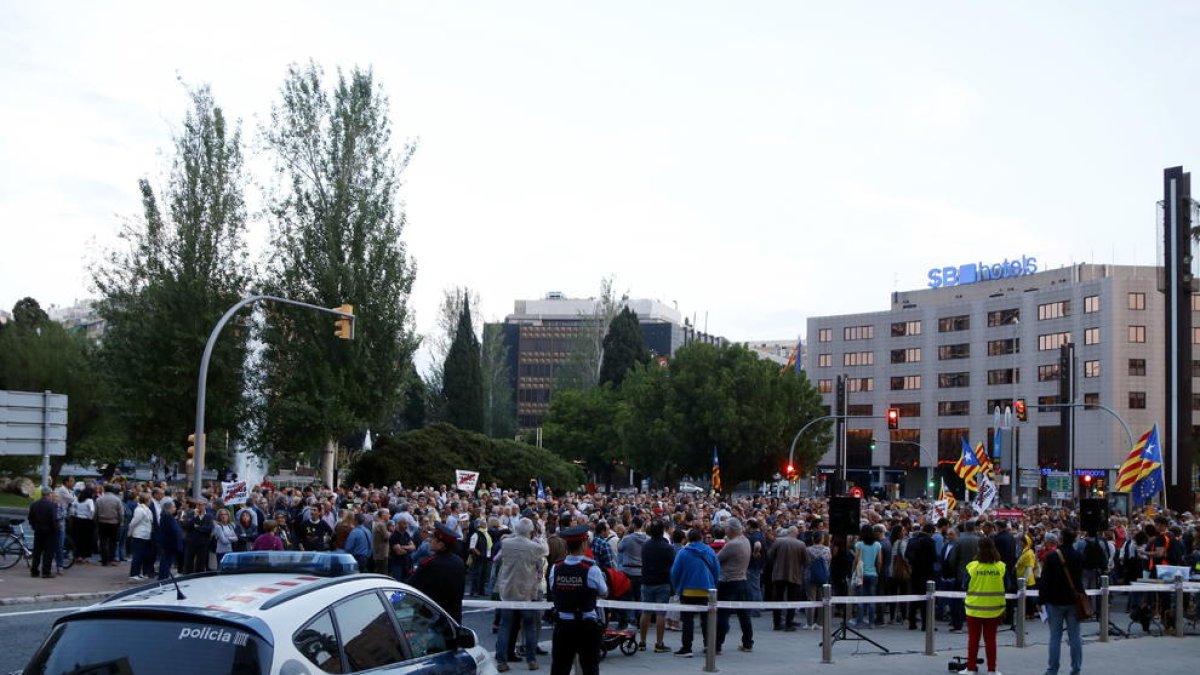Més d'un miler de persones es concentren a Tarragona per exigir l'aixecament del 155