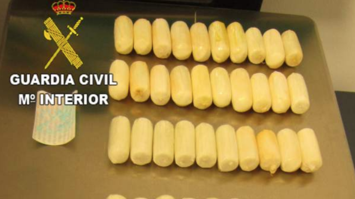 Condemnats per esquarterar i deixar morir un noi que havia ingerit 67 bosses de cocaïna