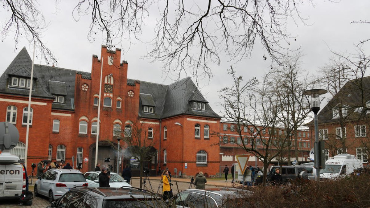 El juez alarga la detención de Puigdemont y lo pone a disposición del Tribunal Superior de Schleswig-Holstein