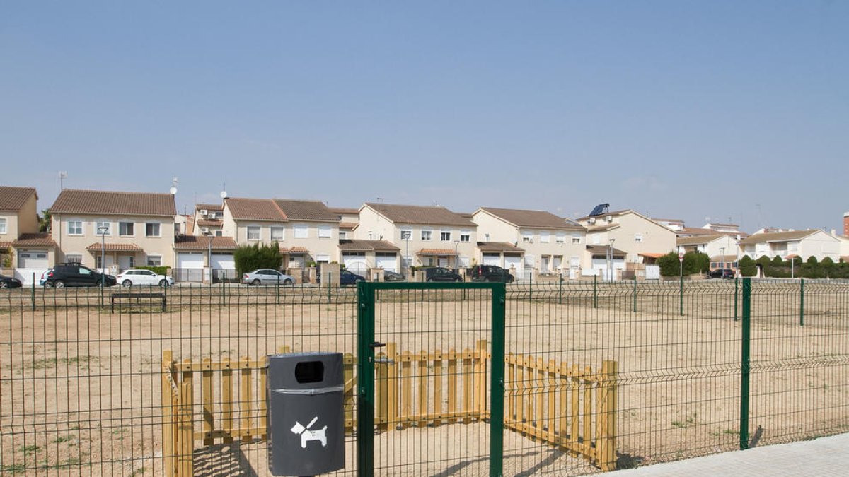 El parque para perros de la avenida Tarradellas ganará iluminación