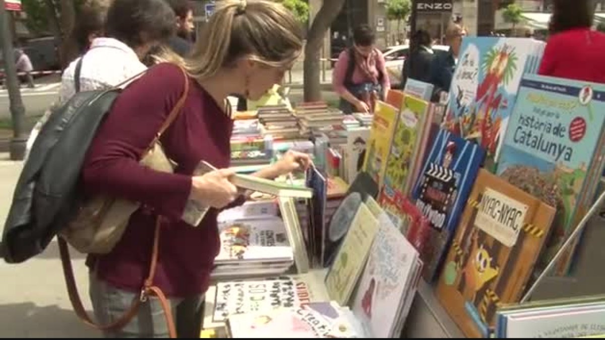 Imagen de la Festividad de Sant Jordi en la Rambla Nova de Tarragona.