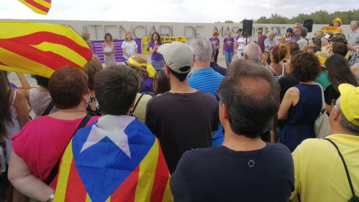 La prisión de Mas Enric reúne una concentración en apoyo a las presas políticas