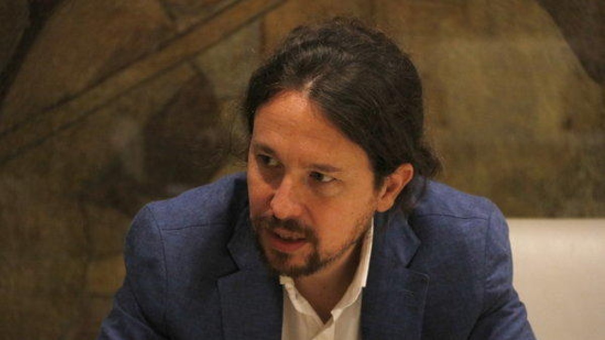 Iglesias visita Cuixart a Soto del Real: «Els demòcrates hem de defensar la llibertat dels presos»