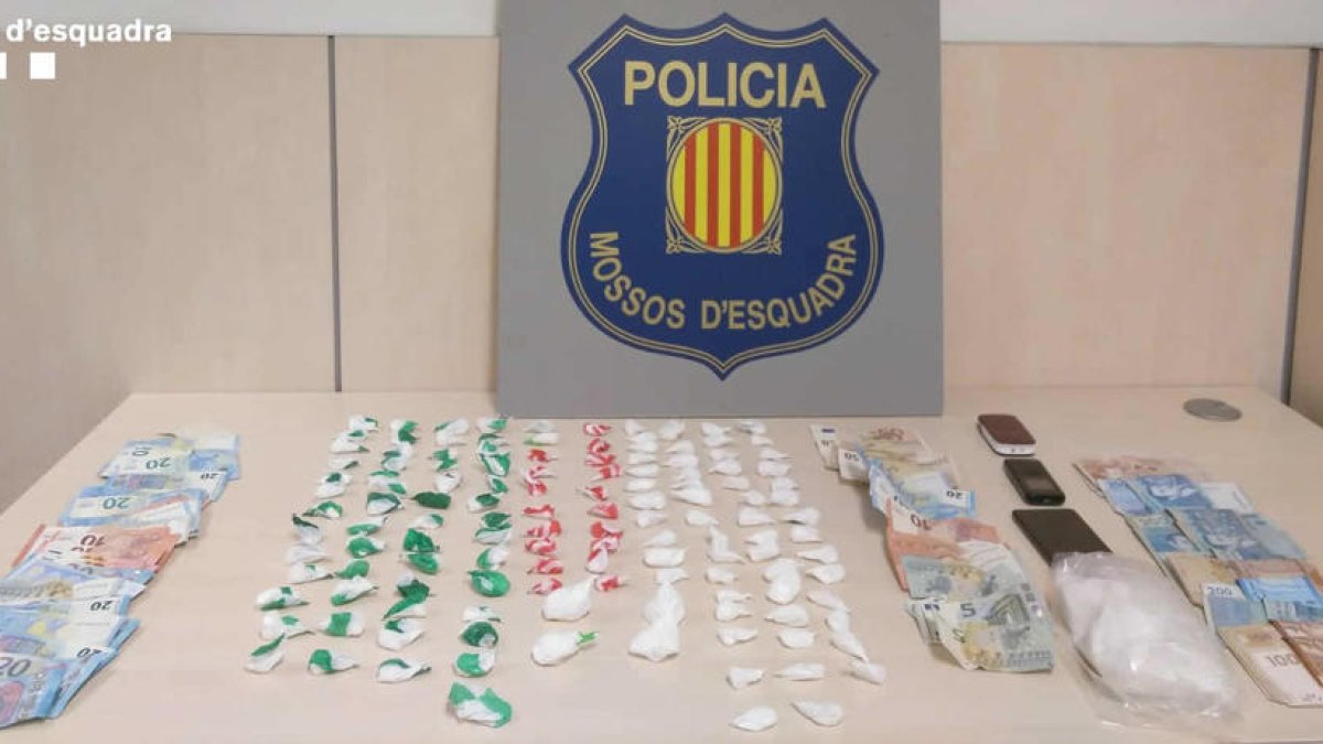 Los Mossos desmantelan un punto de distribución de droga en un piso de Riudoms