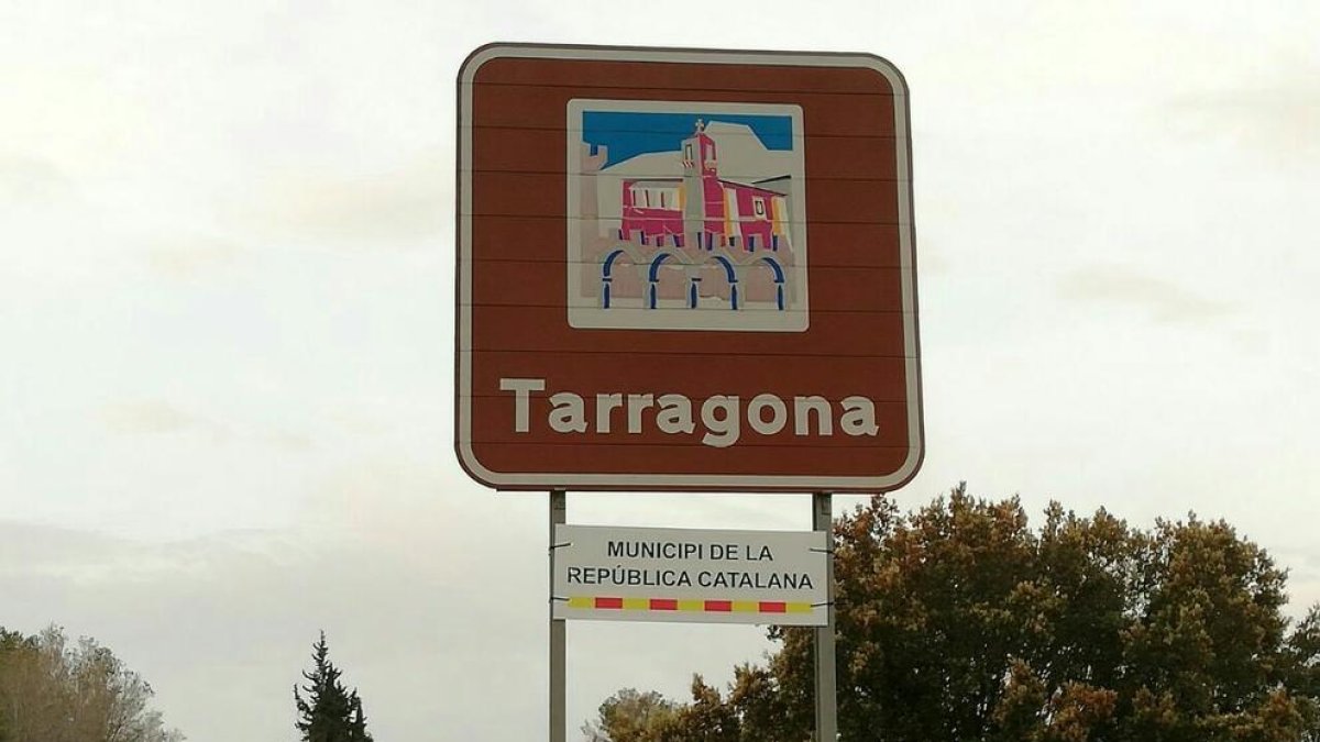 Apareixen cartells de 'Municipi de la República Catalana' al Camp de Tarragona