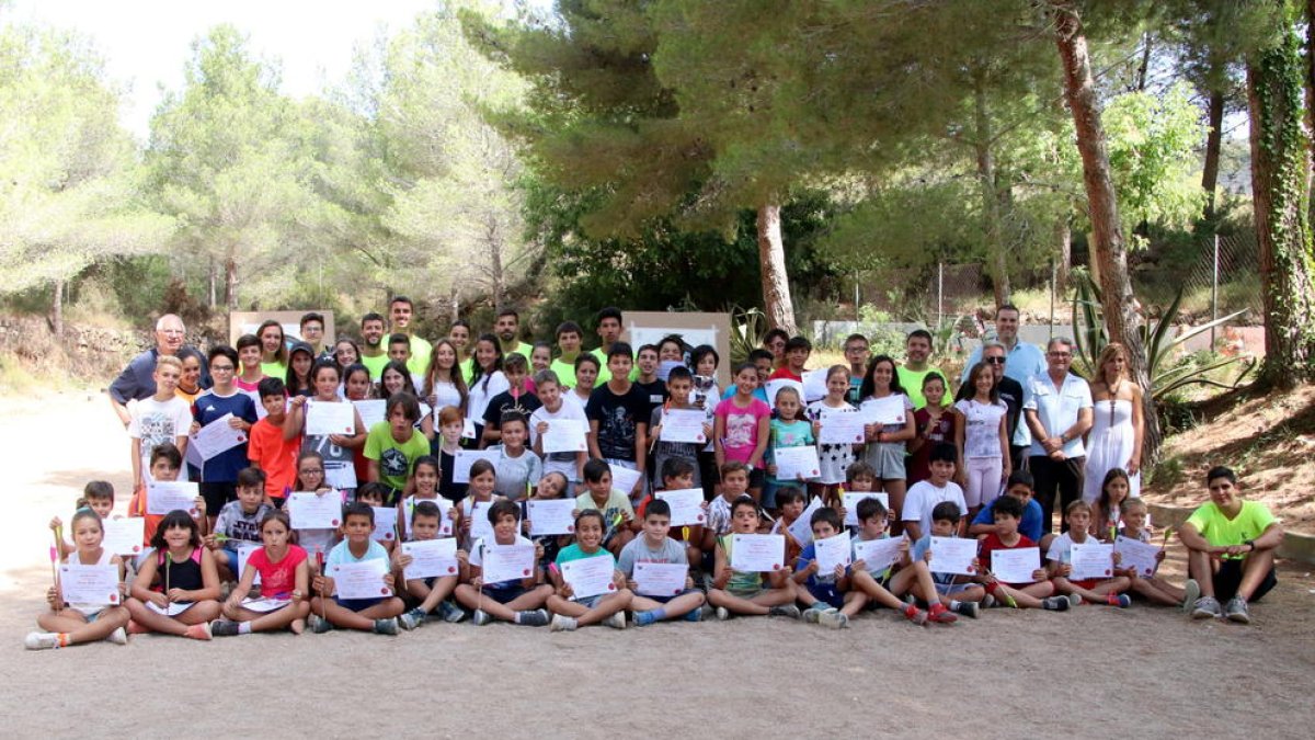 Setanta joves del Campus d'Estiu participen a la 15a Festa de l'Arqueria