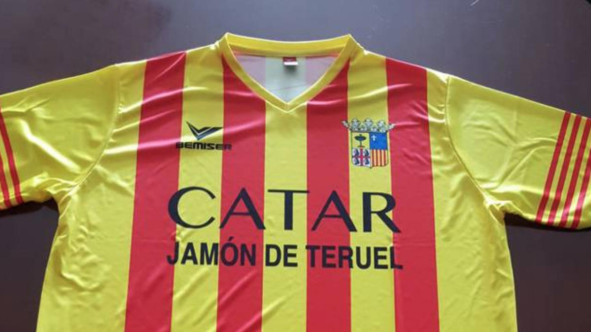 Los echan de la feria Alimentaría para llevar una camiseta con la bandera de Aragón