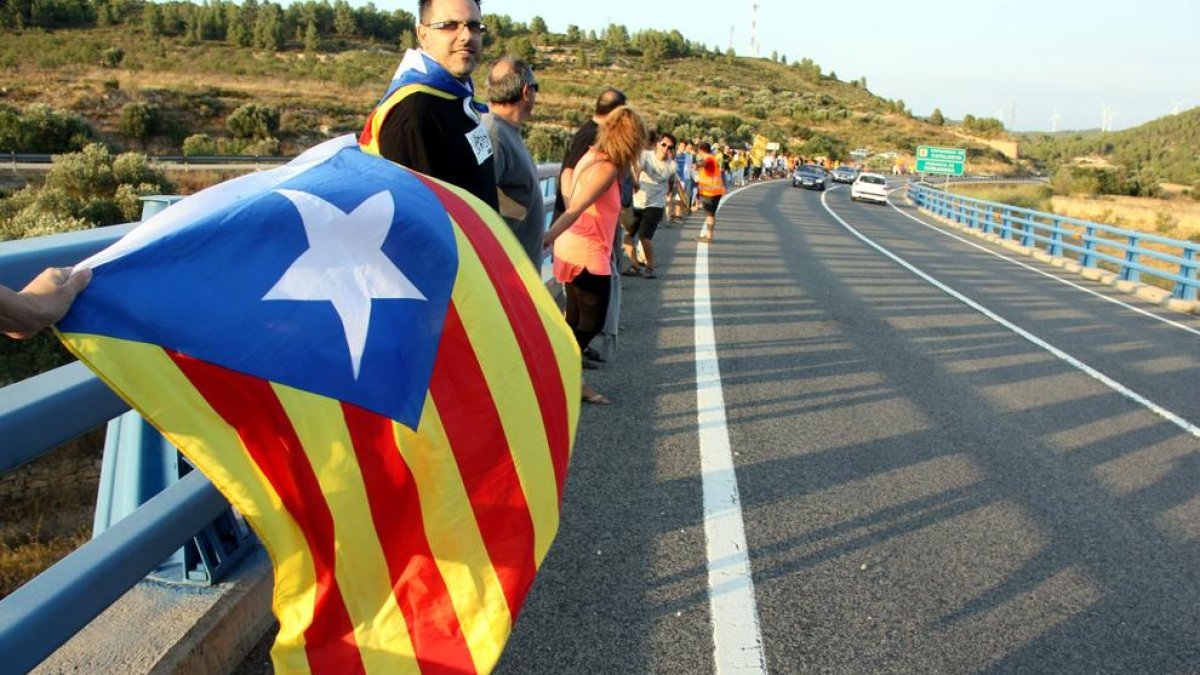 Una cadena humana dará la bienvenida a España en la AP-7 el 1 de julio