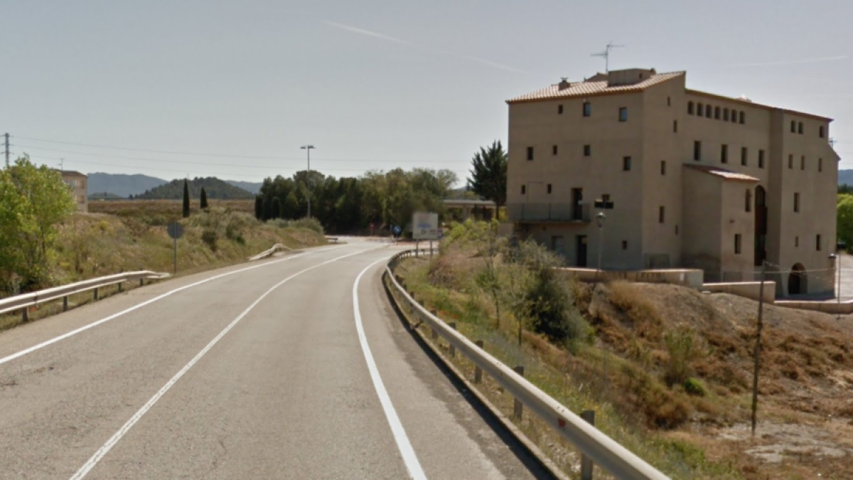 Un herido en un accidente entre un camión y un turismo en la C-12 en Móra la Nova