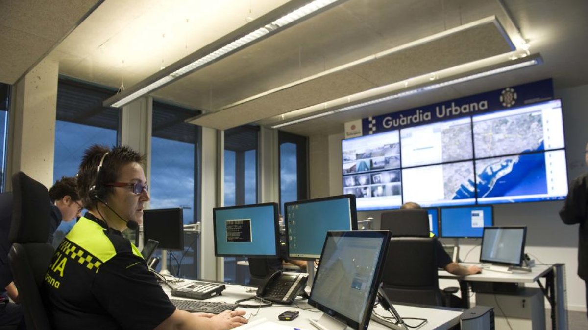 La Guardia Urbana ya trabaja para implementar a los policías de barrio