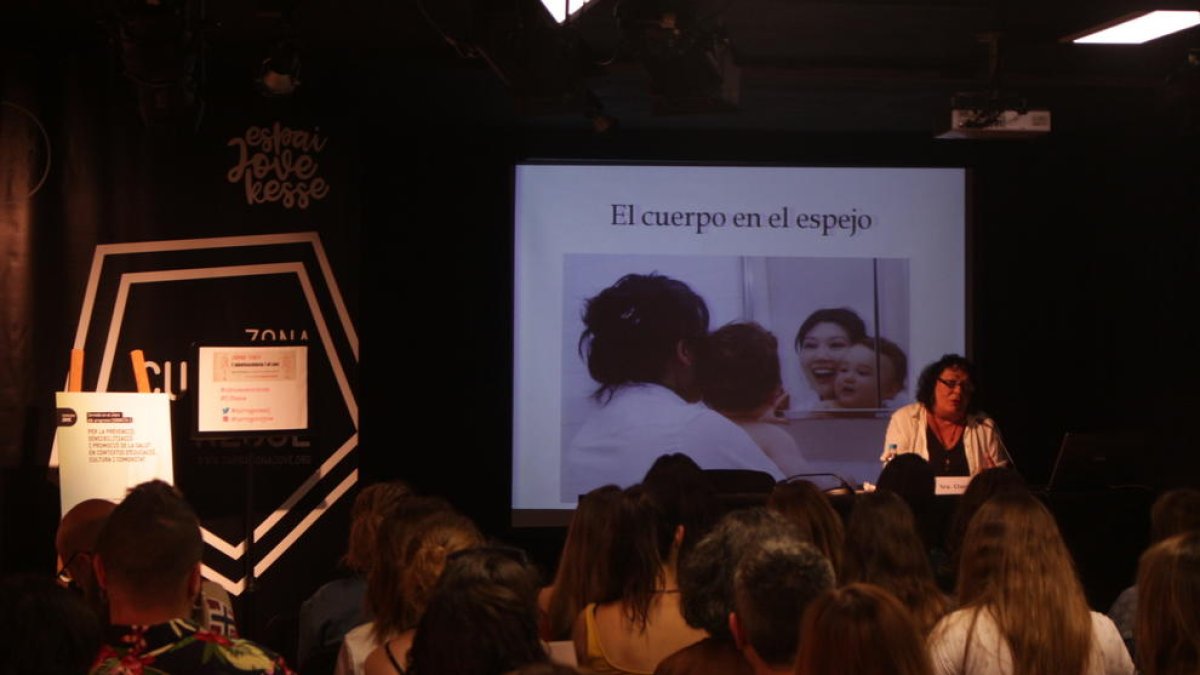 Uns setanta professionals assisteixen a la Jornada Tècnica de Salut Jove Adolescència i cos