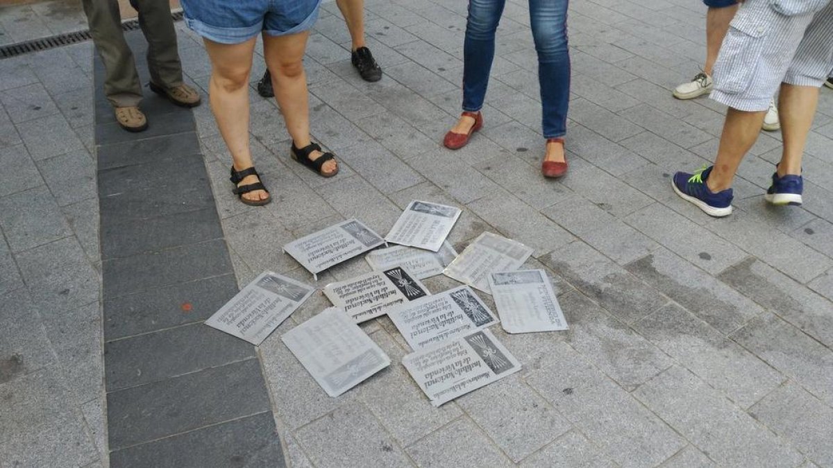 Retiran diez placas de simbología franquista a Tarragona