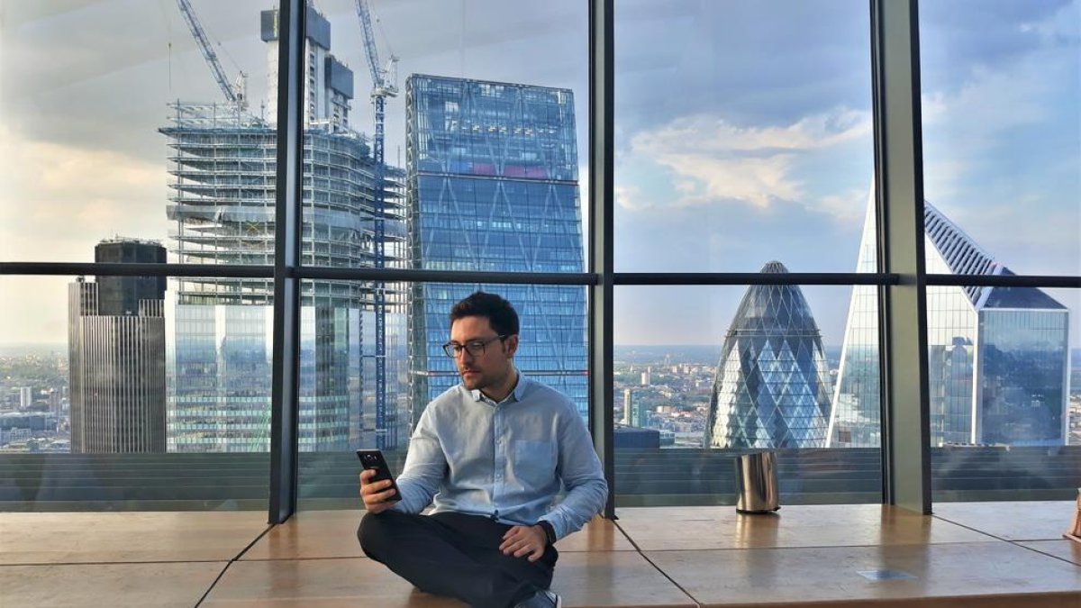 «Ayudo a las empresas catalanas que quieren entrar al mercado británico»