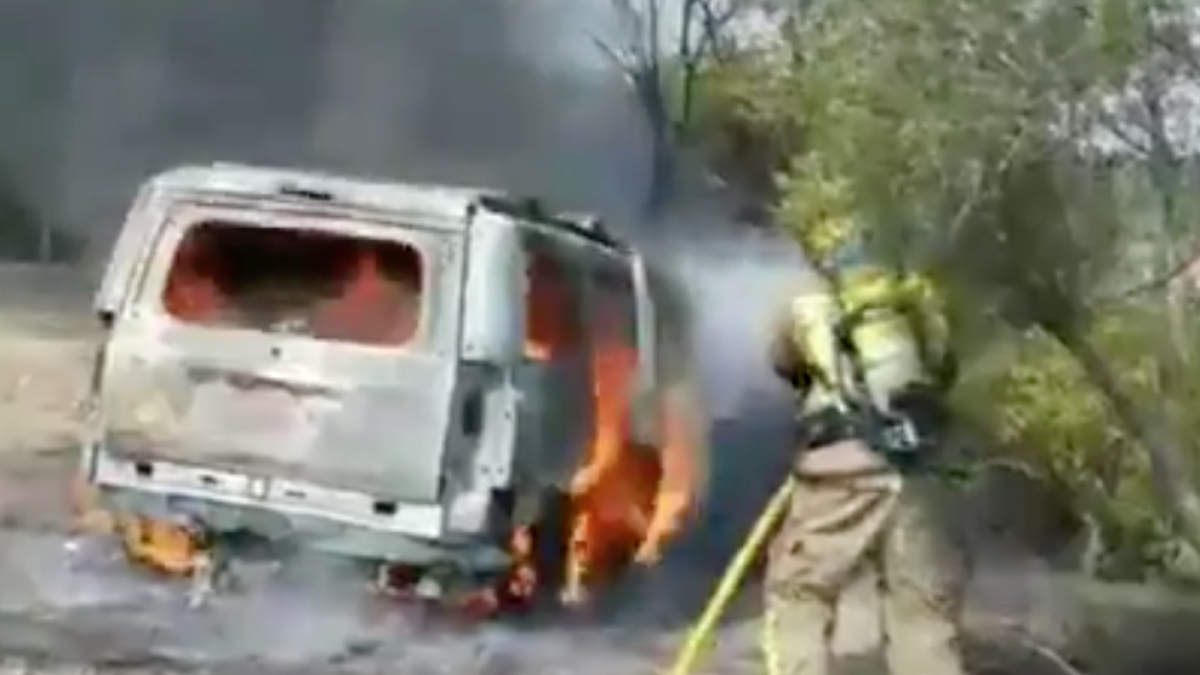 Crema completament un vehicle a Riudecanyes