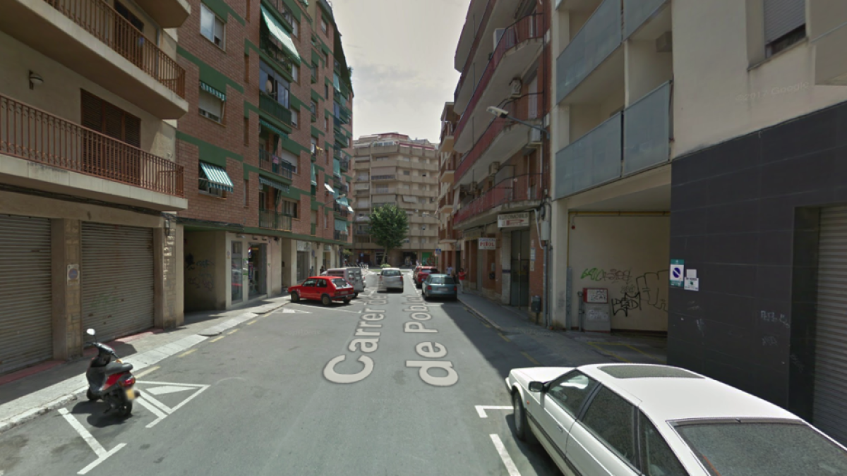 Encuentran a una mujer que llevaba|traía días muerta en un piso de Reus