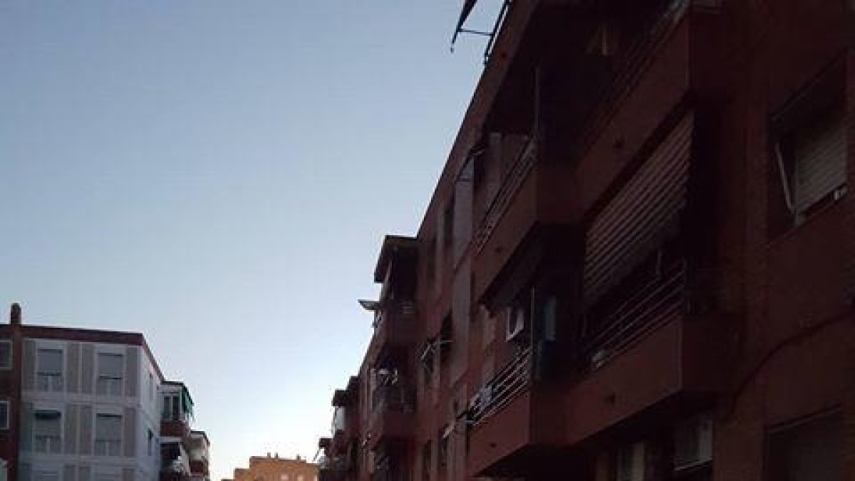 Un veí de Torreforta denúncia que porten tres dies sense llum al seu carrer