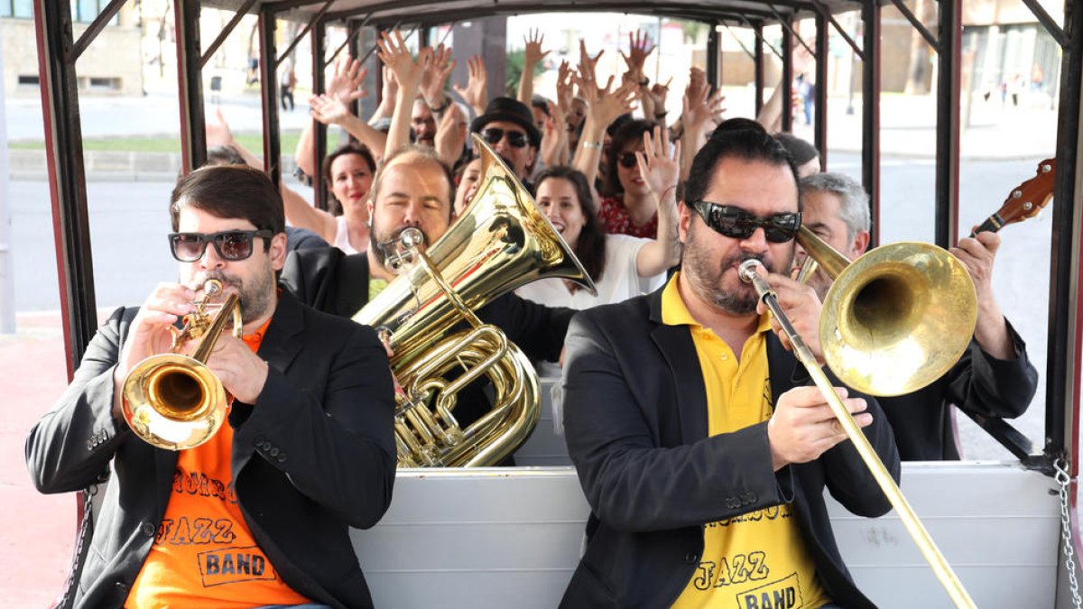 El Dixieland arrenca amb l'Stromboli Jazz Band pujada al trenet