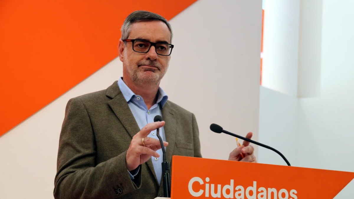Cs pide al PSOE que retire la moción de censura «precipitada» para negociar otra sólo para convocar elecciones