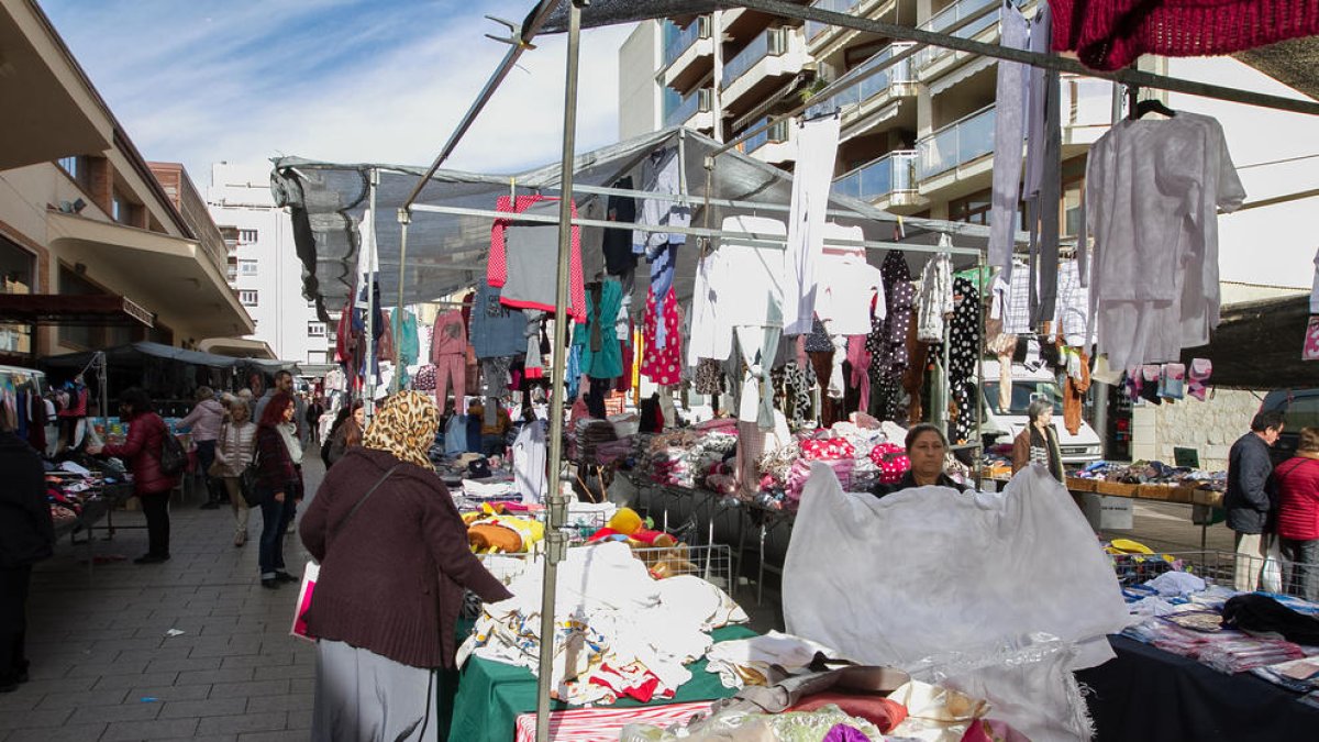 Fins a 35 venedors opten a les 25 llicències per entrar al Mercat de Marxants