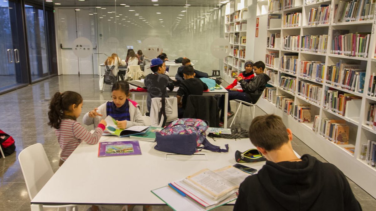 La Biblioteca Pere Anguera fa prop de 50 préstecs i rep 75 visites cada dia