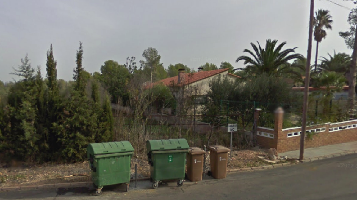 Quema un contenedor en Mont-roig del Camp y uno en el Catllar