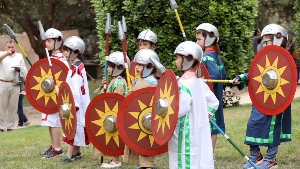 Los más pequeños hacen de legionarios