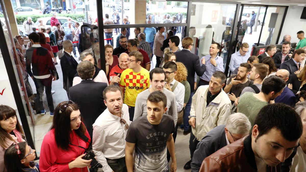 La nueva tienda del Nàstic genera furor en su inauguración