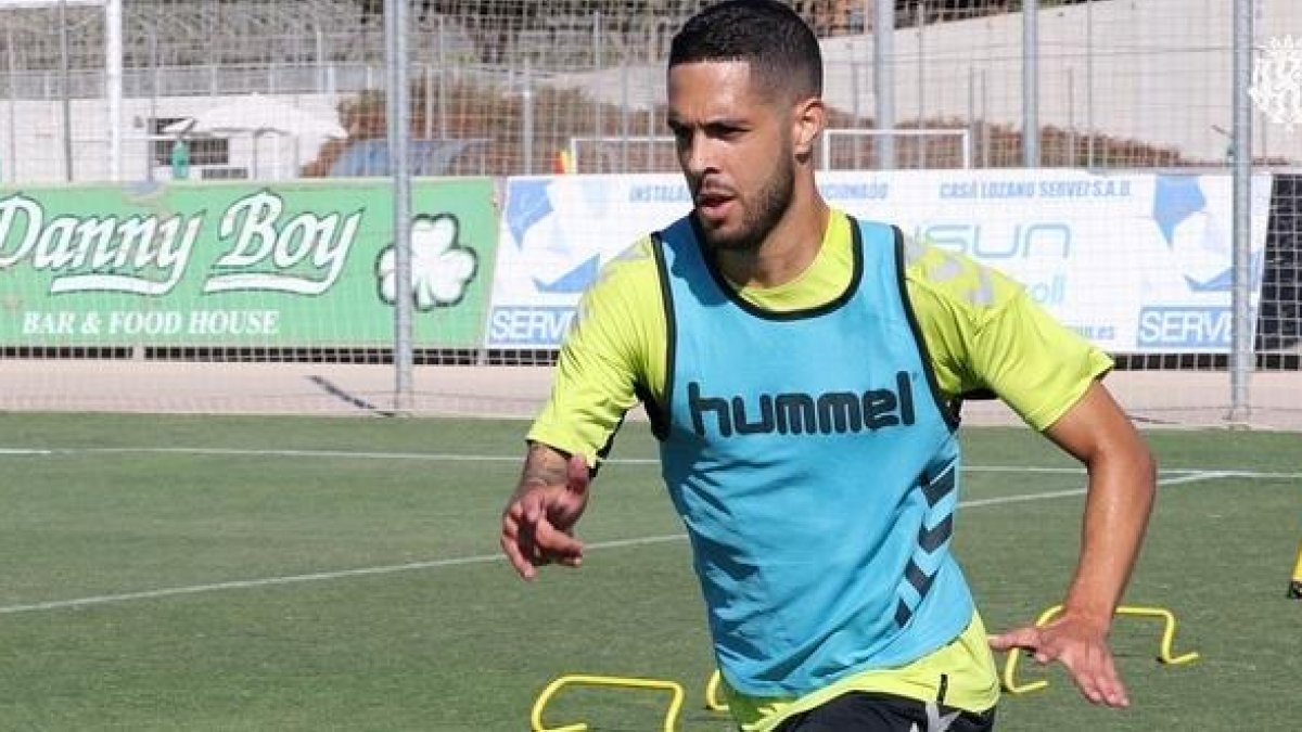 Carlos García deixa la disciplina grana