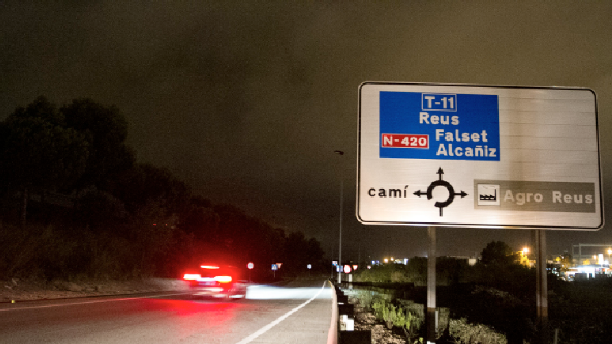 Unos 30.000 coches al día circulan por los accesos de la T-11 que no tienen luz