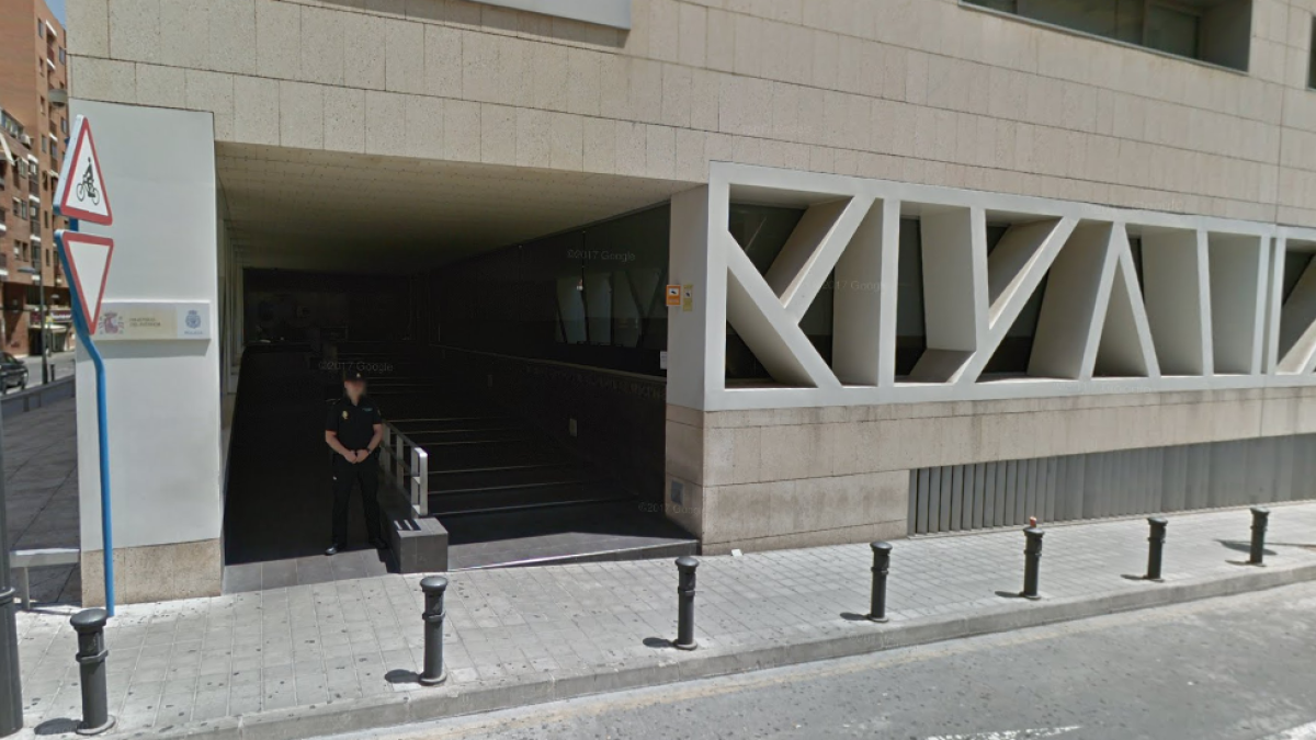 Detingut un professor per compartir contingut pedòfil a través de les xarxes socials