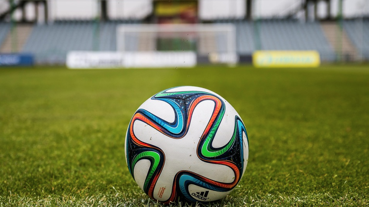 Insults masclistes en el debut d'un trio arbitral femení a Tercera Divisió