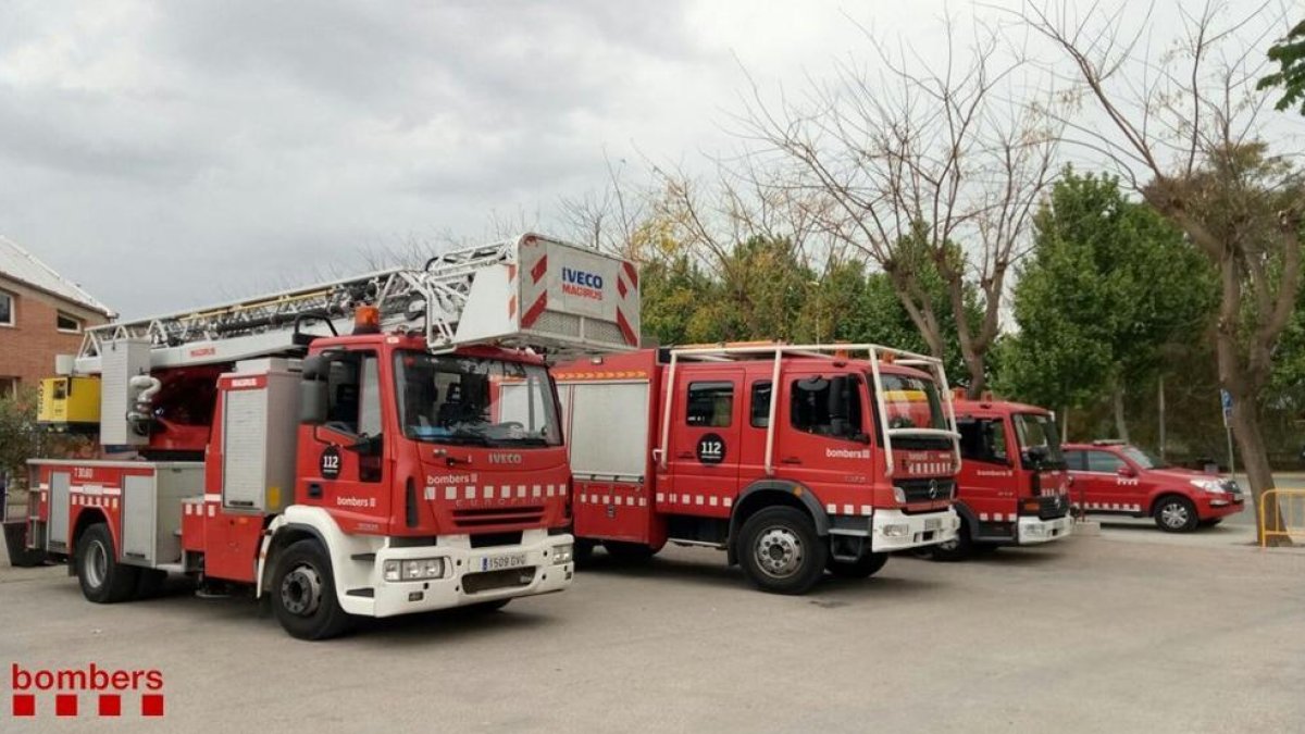 Crema una nau abandonada a Sant Carles de la Ràpita