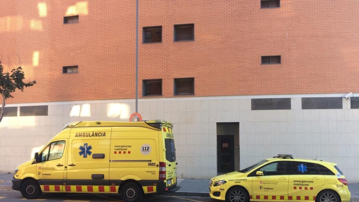 Dues persones intoxicades en un incendi a L'Albada