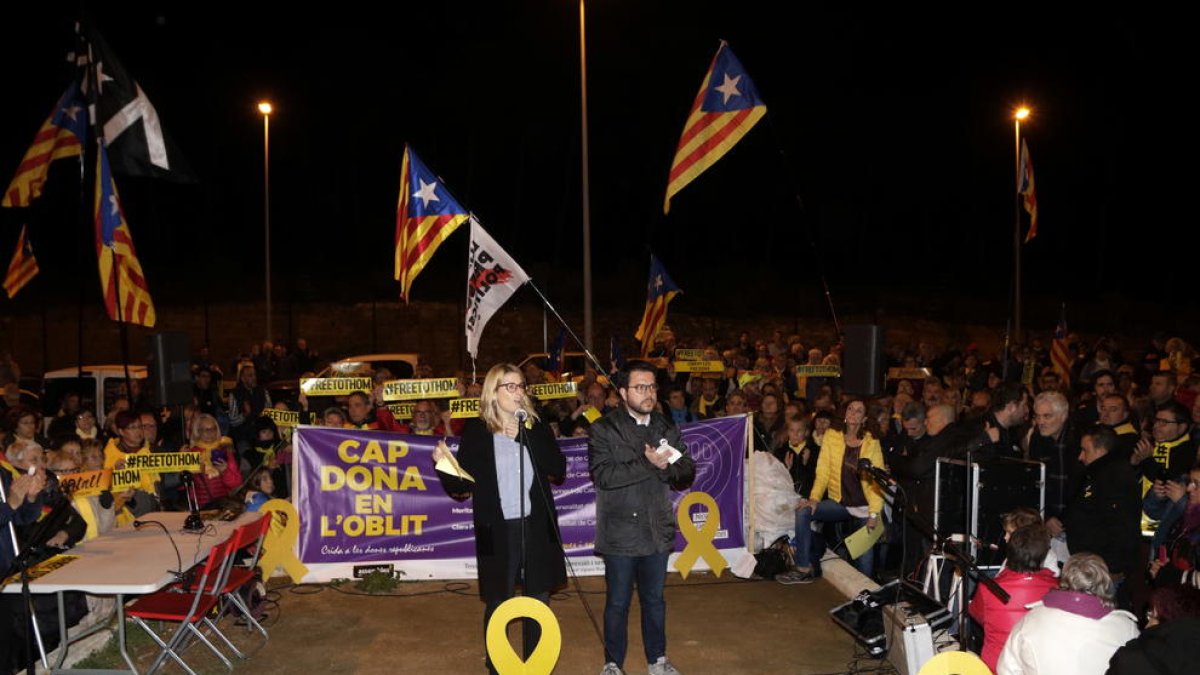 Centenars de persones clamen per la llibertat dels presos i contra la «venjança» de l'Estat a les portes de Mas d'Enric