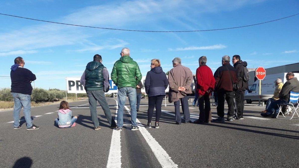 Tallen l'N-340 a l'Ametlla de Mar