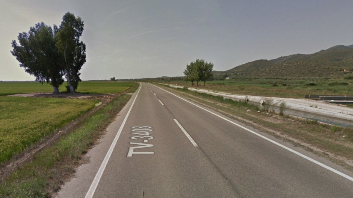 Dos heridos leves, uno de ellos menor, en un choque con dos turismos implicados Amposta