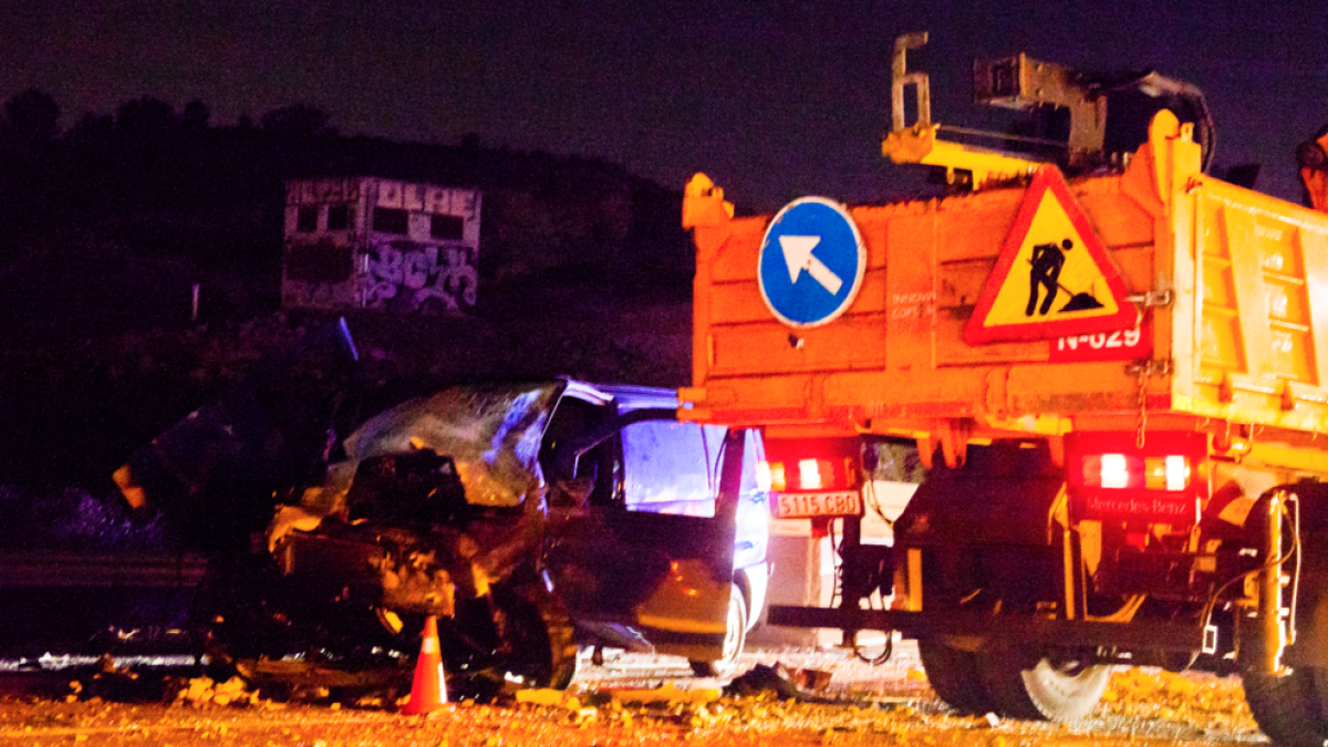 Mor una dona de 60 anys en l'accident del camió que ha perdut la càrrega a l'AP-7 a Altafulla