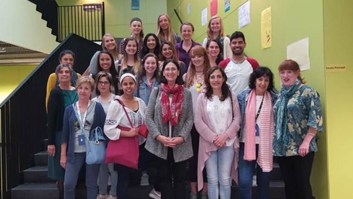 Catorce estudiantes americanas hacen una estancia a la URV para conocer el sistema sanitario español