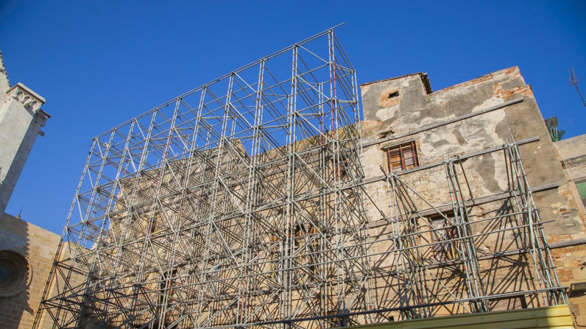 L'expropiació forçosa del número 2 de Ca l'Ardiaca, també aturada