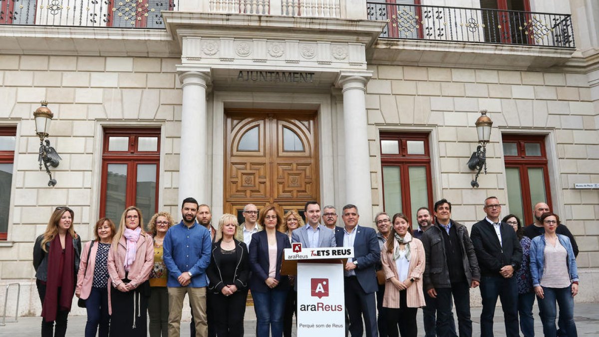 Rubio, en el centro, con los integrantes de su candidatura para las elecciones.