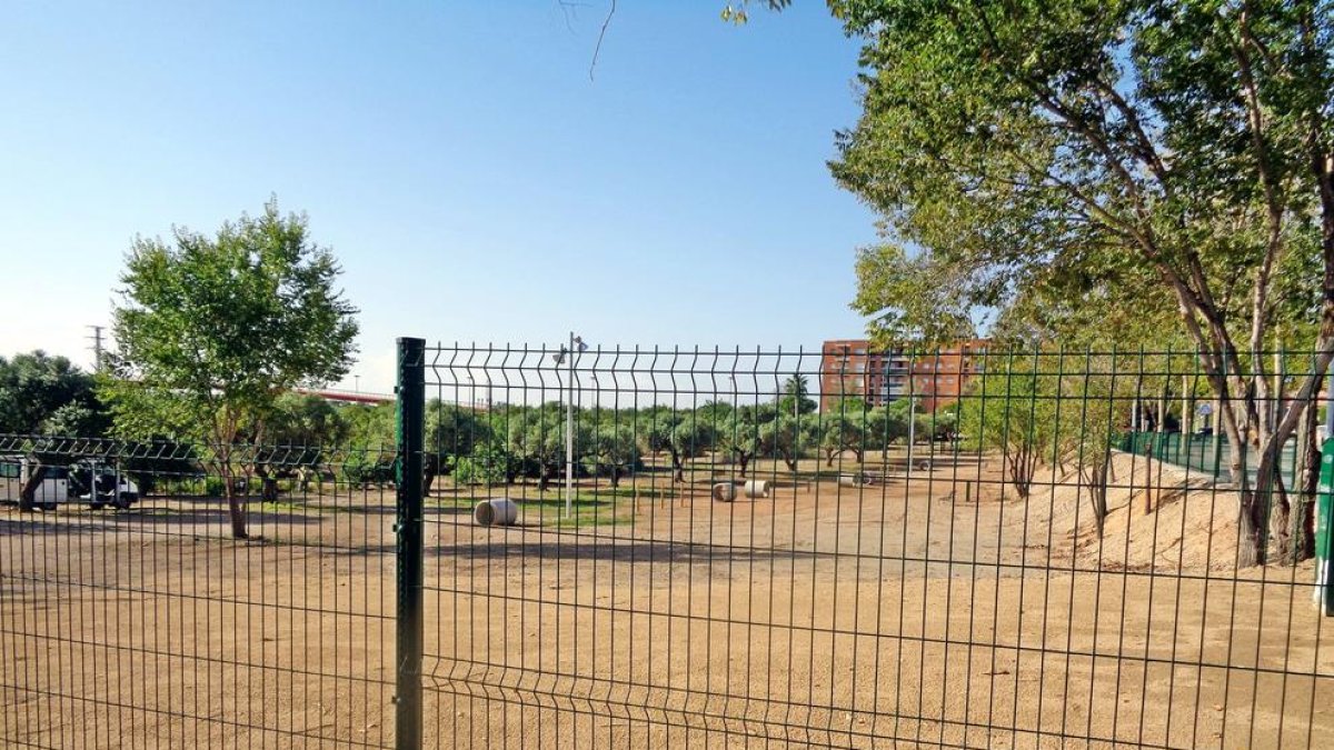 Un pequeño incendio quema en la zona de recreo de perros de Vila-seca